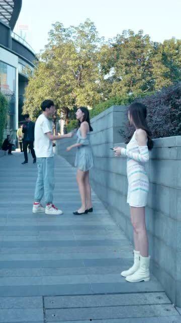 情侣争吵吃瓜视频