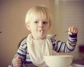 妈妈教育孩子爸爸吃瓜,妈妈巧妙引导爸爸吃瓜的教育智慧