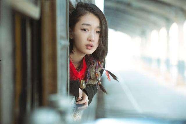 周冬雨吃瓜歌单图片,带你领略娱乐圈幕后风云